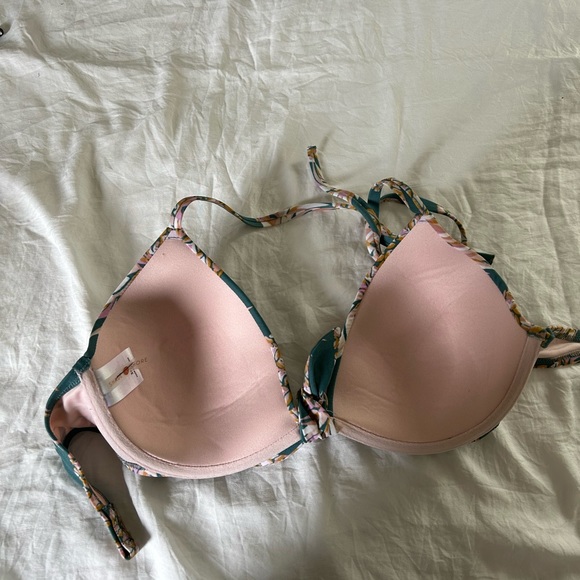 Target shade and shore bikini top never worn - Picture 4 of 4